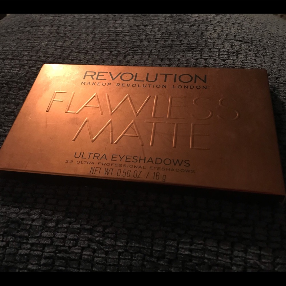 MAKE UP REVOLUTION LONDON FLAWLESS PALETTE